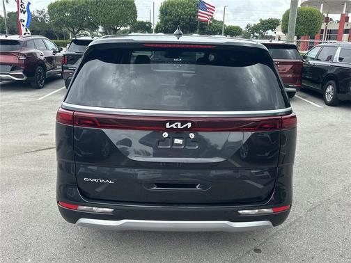 2024 Kia Carnival LX