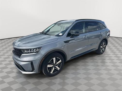 Everlasting Silver 2023 Kia Sorento S