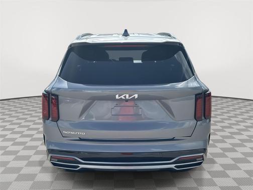 Everlasting Silver 2023 Kia Sorento S