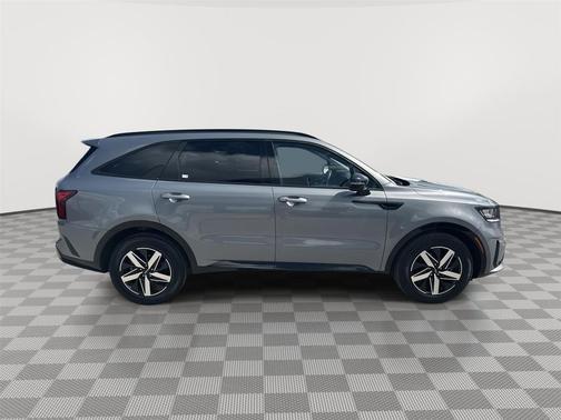 Everlasting Silver 2023 Kia Sorento S