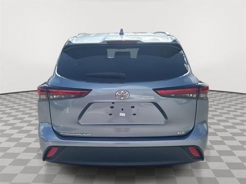Moon Dust 2023 Toyota Highlander Platinum
