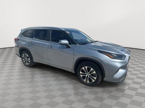 Moon Dust 2023 Toyota Highlander Platinum