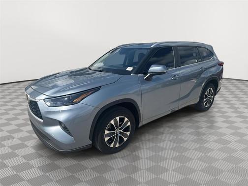 Moon Dust 2023 Toyota Highlander Platinum