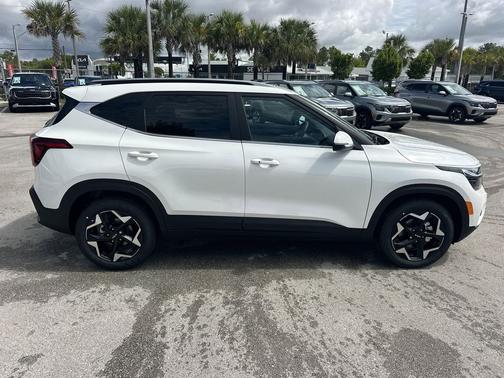 Snow White Pearl 2026 Kia Seltos EX