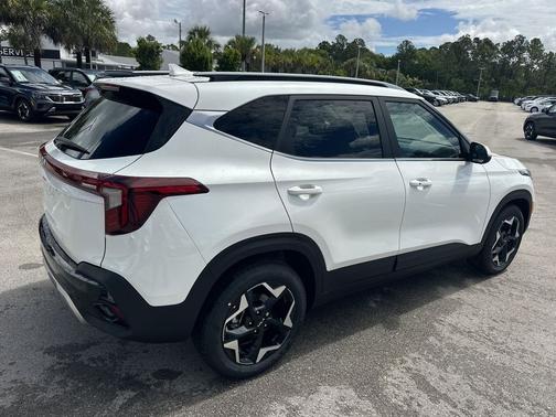 Snow White Pearl 2026 Kia Seltos EX