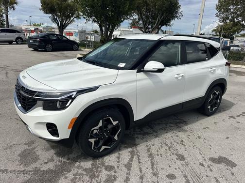 Snow White Pearl 2026 Kia Seltos EX