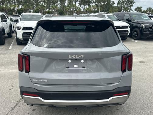 Wolf Gray 2026 Kia Sorento SX