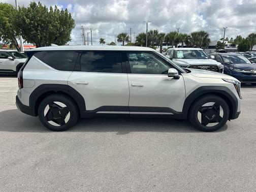 Ivory Silver 2026 Kia EV9 Light Long Range