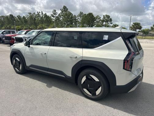 Ivory Silver 2026 Kia EV9 Light Long Range