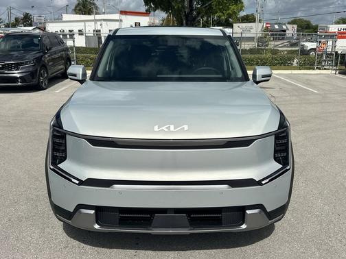 Ivory Silver 2026 Kia EV9 Light Long Range