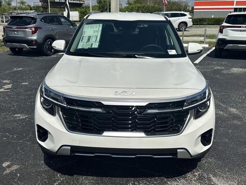 Snow White Pearl 2026 Kia Seltos EX