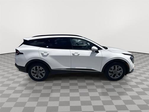 Glacial White Pearl 2025 Kia Sportage SX