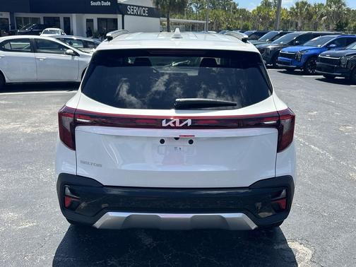Snow White Pearl 2026 Kia Seltos S