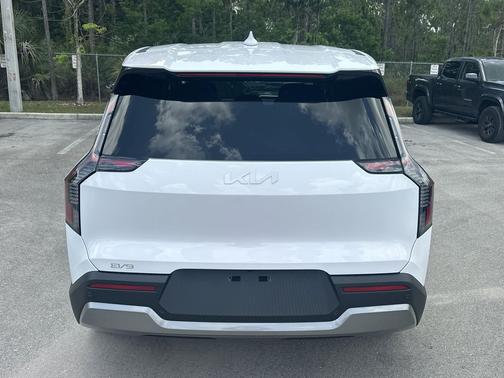 Glacial White Pearl 2026 Kia EV9 Light Short Range