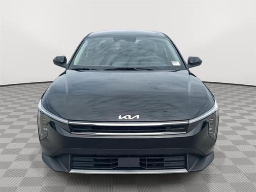 Aurora Black Pearl 2025 Kia K4 EX