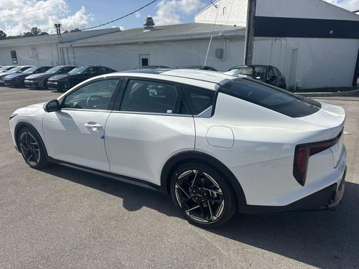 Snow White Pearl 2026 Kia K4 GT-Line