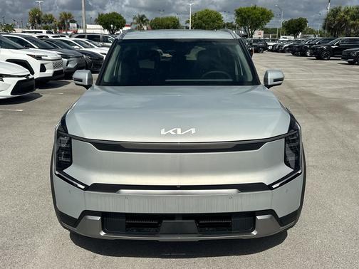 Ivory Silver 2026 Kia EV9 Wind