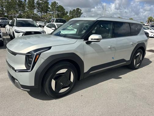 Ivory Silver 2026 Kia EV9 Wind