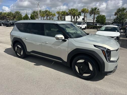 Ivory Silver 2026 Kia EV9 Wind