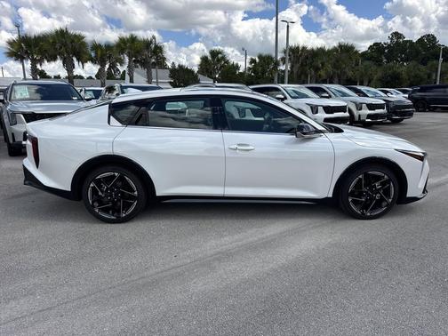 Snow White Pearl 2026 Kia K4 GT-Line