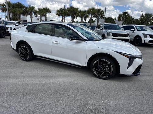 Snow White Pearl 2026 Kia K4 GT-Line