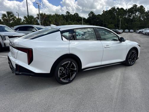 Snow White Pearl 2026 Kia K4 GT-Line