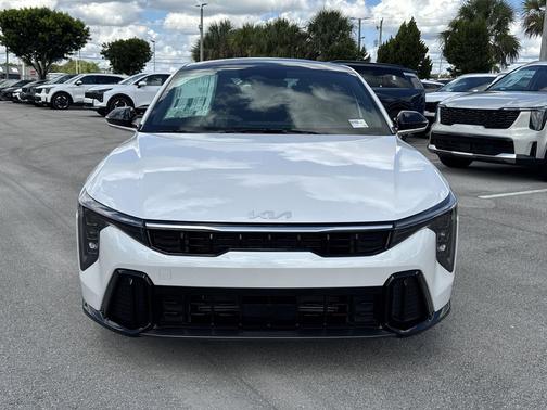 Snow White Pearl 2026 Kia K4 GT-Line