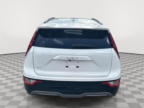 Snow White Pearl 2024 Kia Niro EV Wind