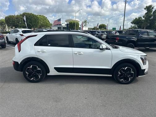 Snow White Pearl 2024 Kia Niro EV Wind