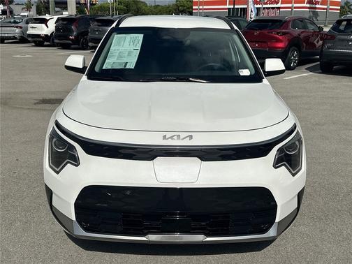 Snow White Pearl 2024 Kia Niro EV Wind