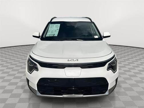 Snow White Pearl 2024 Kia Niro EV Wind