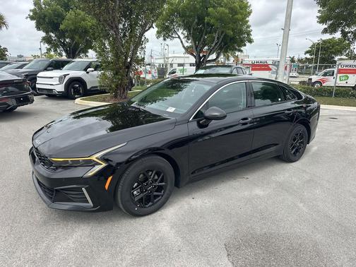 2025 Kia K5 LXS
