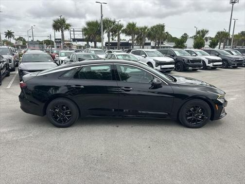 2025 Kia K5 LXS