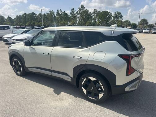 Ivory Silver 2027 Kia Seltos S