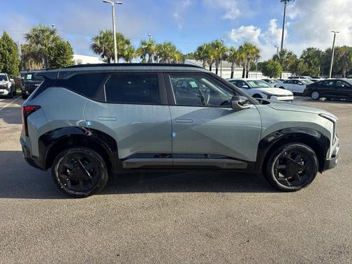 Iceberg Green 2027 Kia Seltos X-Line S