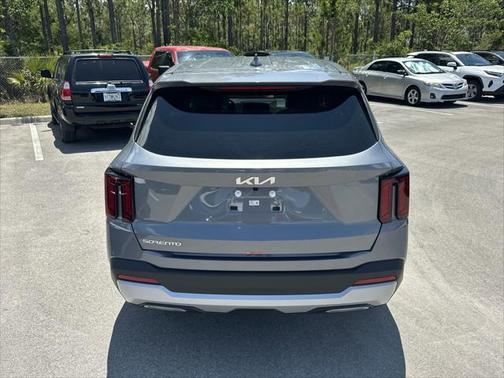 2025 Kia Sorento LX