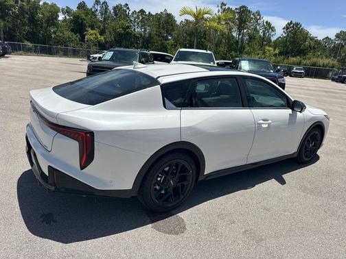 Snow White Pearl 2026 Kia K4 GT-Line Turbo
