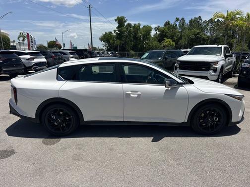 Snow White Pearl 2026 Kia K4 GT-Line Turbo