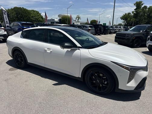 Snow White Pearl 2026 Kia K4 GT-Line Turbo