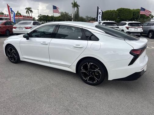 Snow White Pearl 2025 Kia K5 GT-Line
