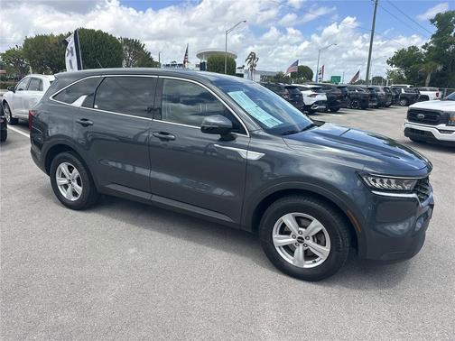 Gravity Grey 2022 Kia Sorento LX
