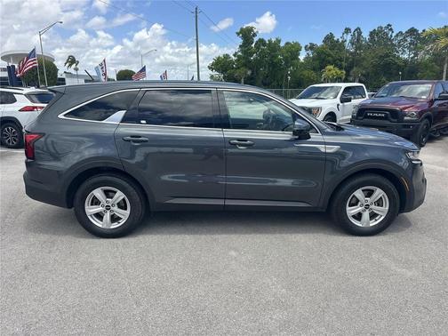 Gravity Grey 2022 Kia Sorento LX