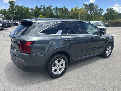 Gravity Grey 2022 Kia Sorento LX