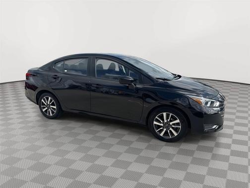 Super Black 2024 Nissan Versa 1.6 SV