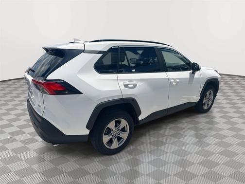 Ice Cap 2024 Toyota RAV4 XLE