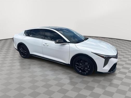 Snow White Pearl 2025 Kia K4 GT-Line Turbo