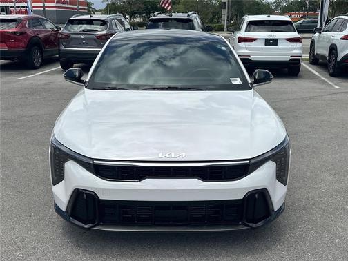 Snow White Pearl 2025 Kia K4 GT-Line Turbo