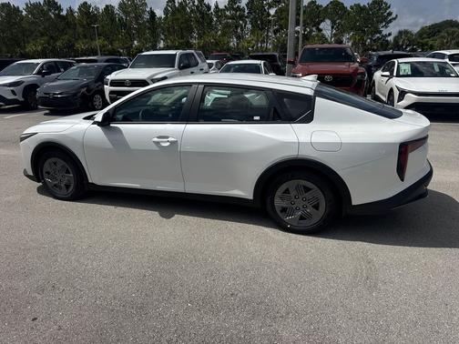Snow White Pearl 2026 Kia K4 LX