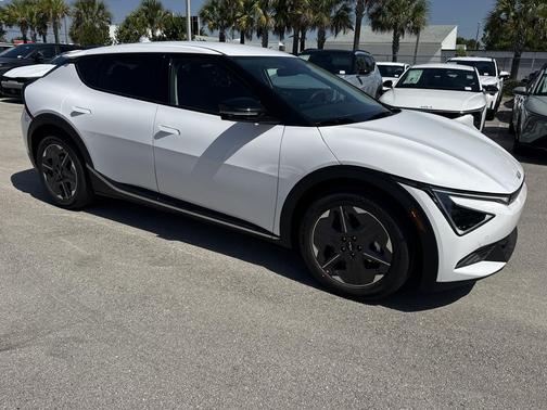 Glacial White Pearl 2026 Kia EV6 Light RWD
