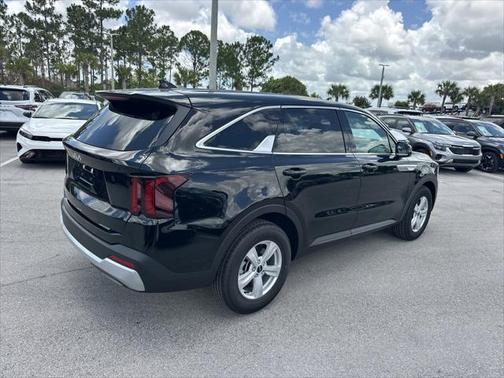 2025 Kia Sorento LX